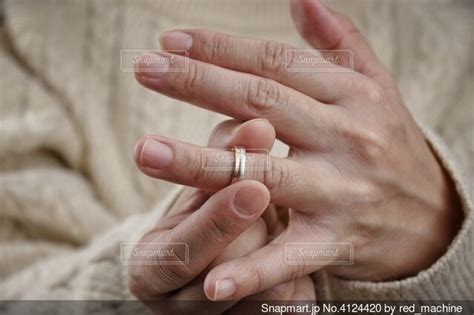 結婚 指輪 外す 心理 女性|結婚指輪を外すときってどんな時？既婚の女性はどうしてるの.